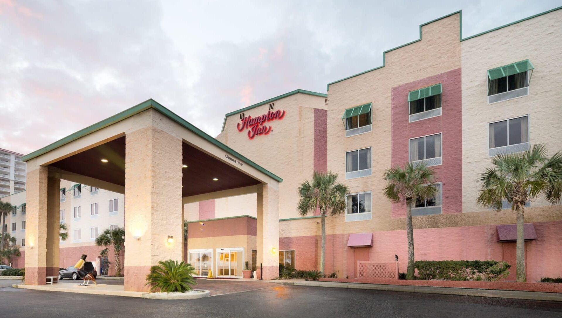 hampton-inn-pensacola-beach_13250958334_o-min-scaled